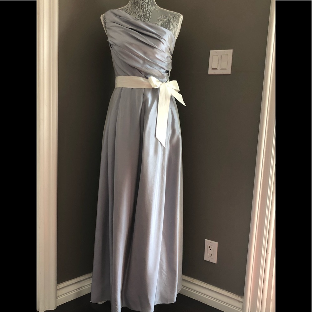 Vera Wang Maid Bridal Dress